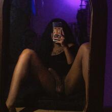  Nude