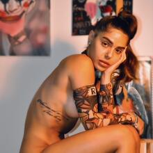  Nude