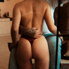  Nude