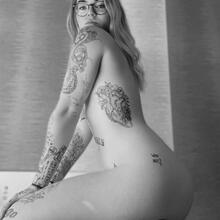  Nude