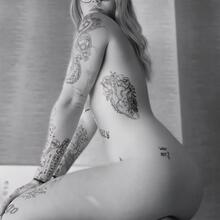  Nude