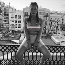 Nude