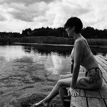  Nude