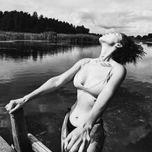  Nude