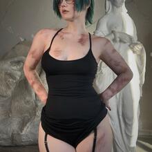 Nude