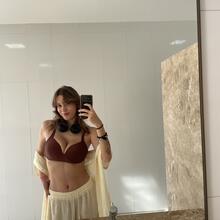  Nude
