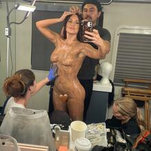  Nude