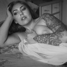  Nude
