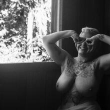  Nude