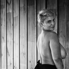  Nude