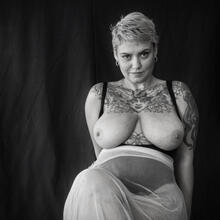 Nude