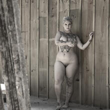  Nude