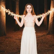  Nude