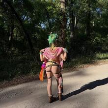  Nude