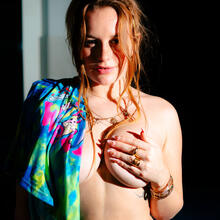  Nude