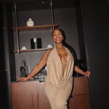  Nude