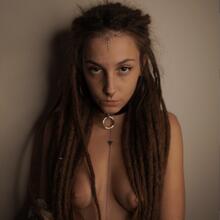  Nude