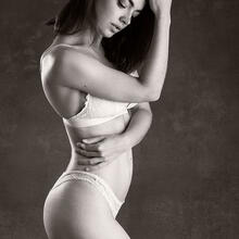  Nude