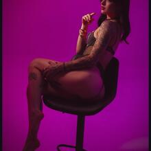  Nude