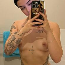  Nude