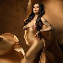  Nude