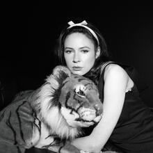  Nude