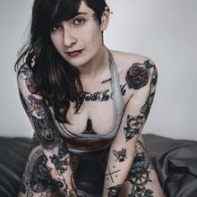  Nude