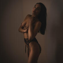  Nude