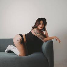  Nude