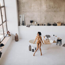  Nude