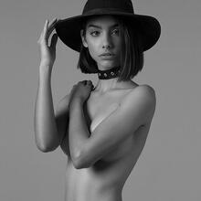  Nude