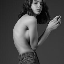  Nude
