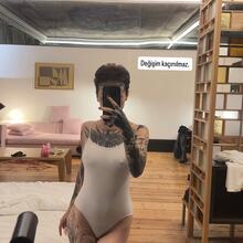  Nude