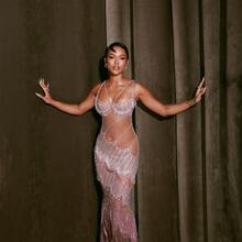  Nude