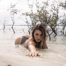  Nude