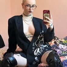  Nude