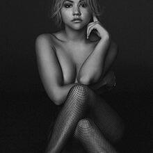  Nude