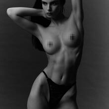  Nude