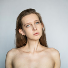  Nude