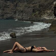  Nude