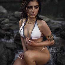  Nude