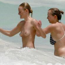  Nude