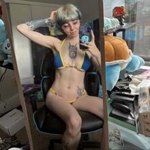  Nude