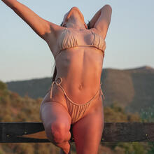  Nude