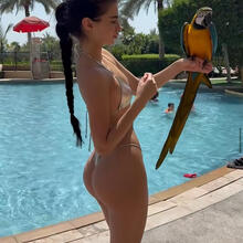 Nude