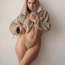  Nude