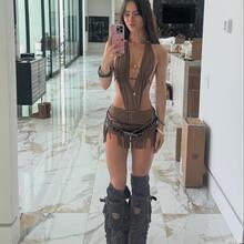  Nude