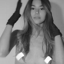  Nude