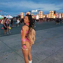  Nude