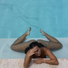  Nude